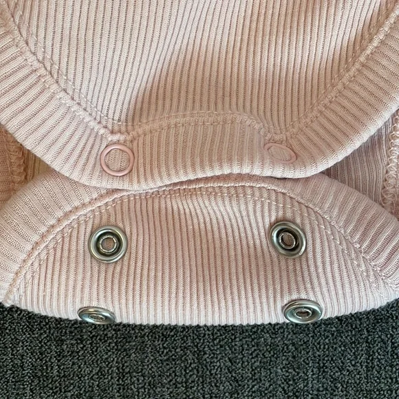 Grow with Me Nordstrom Brand Long Sleeved Onsies. Set of 3. Size 3-6mos. - Picture 3 of 3